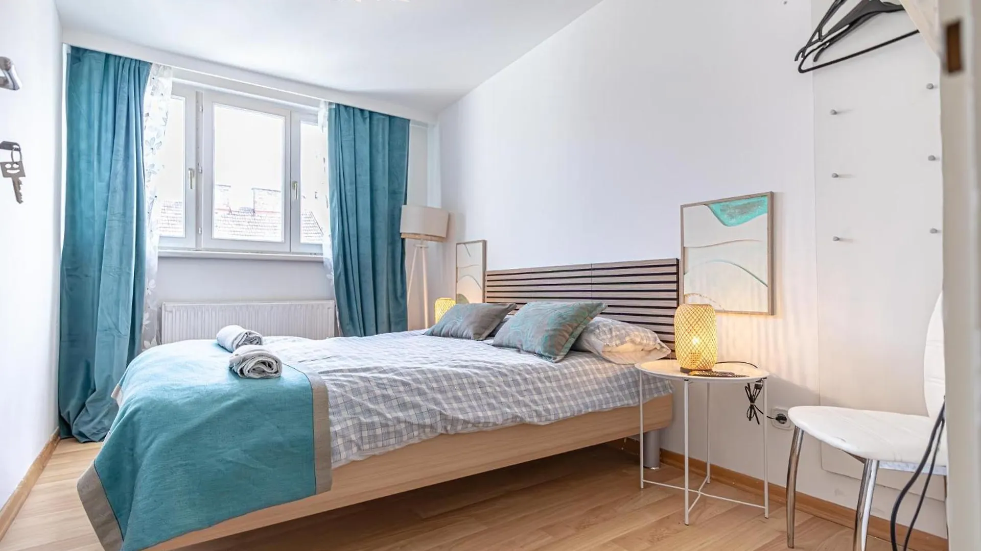 Spacious 3Br Shared Apt, Very Central In Viena Apartamento
