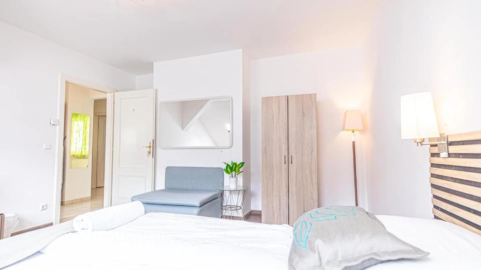 Spacious 3Br Shared Apt, Very Central In Vienna Apartment